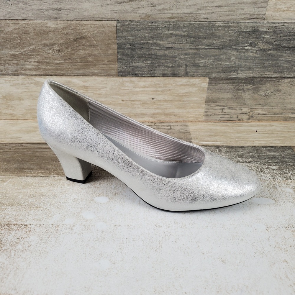 Easy Street Ballari Womens Pumps Sz 10 M Silver Block Heel Classic Rounded Toe